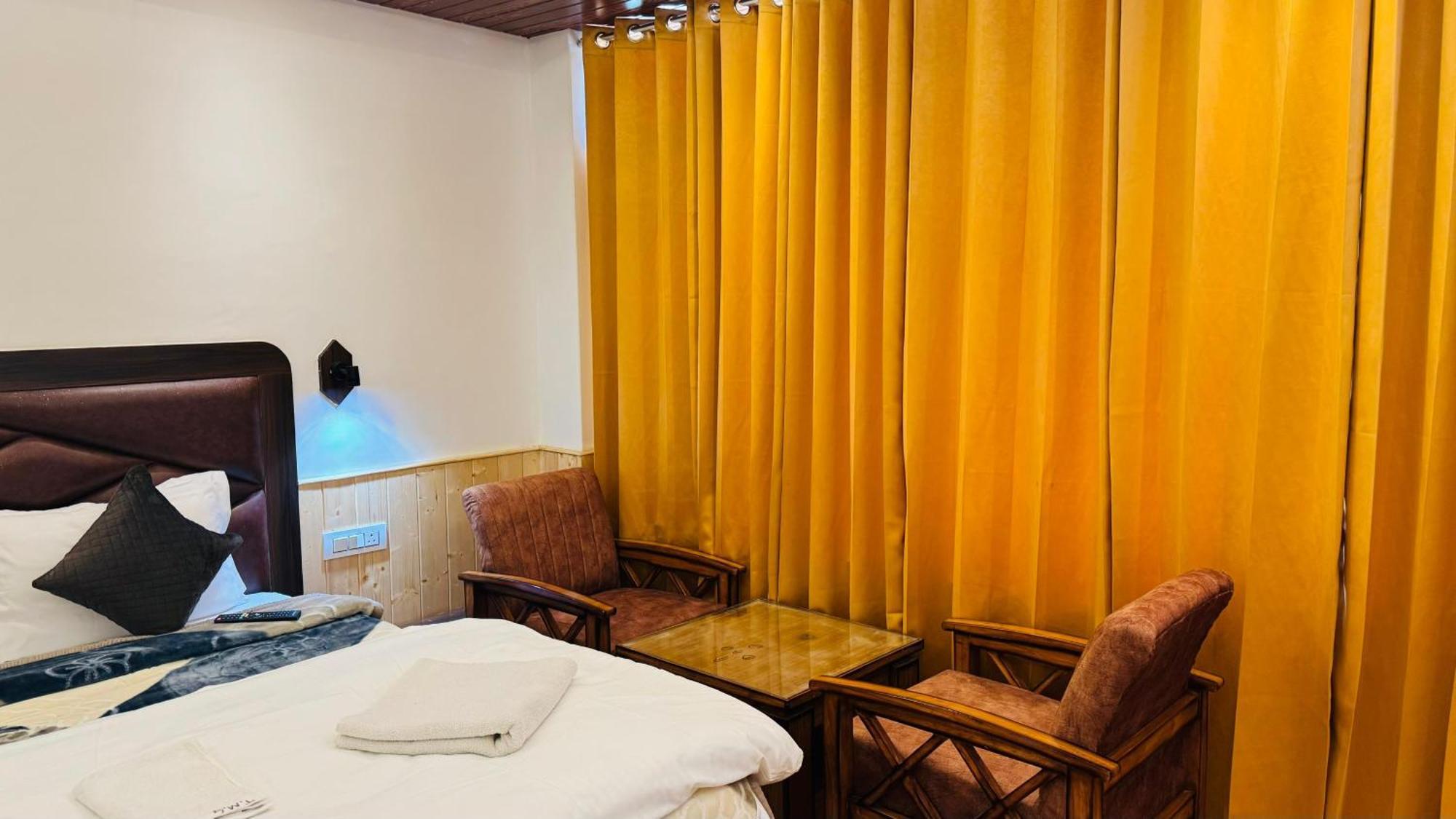 Hotel The Midnight Garden Manali Exterior foto